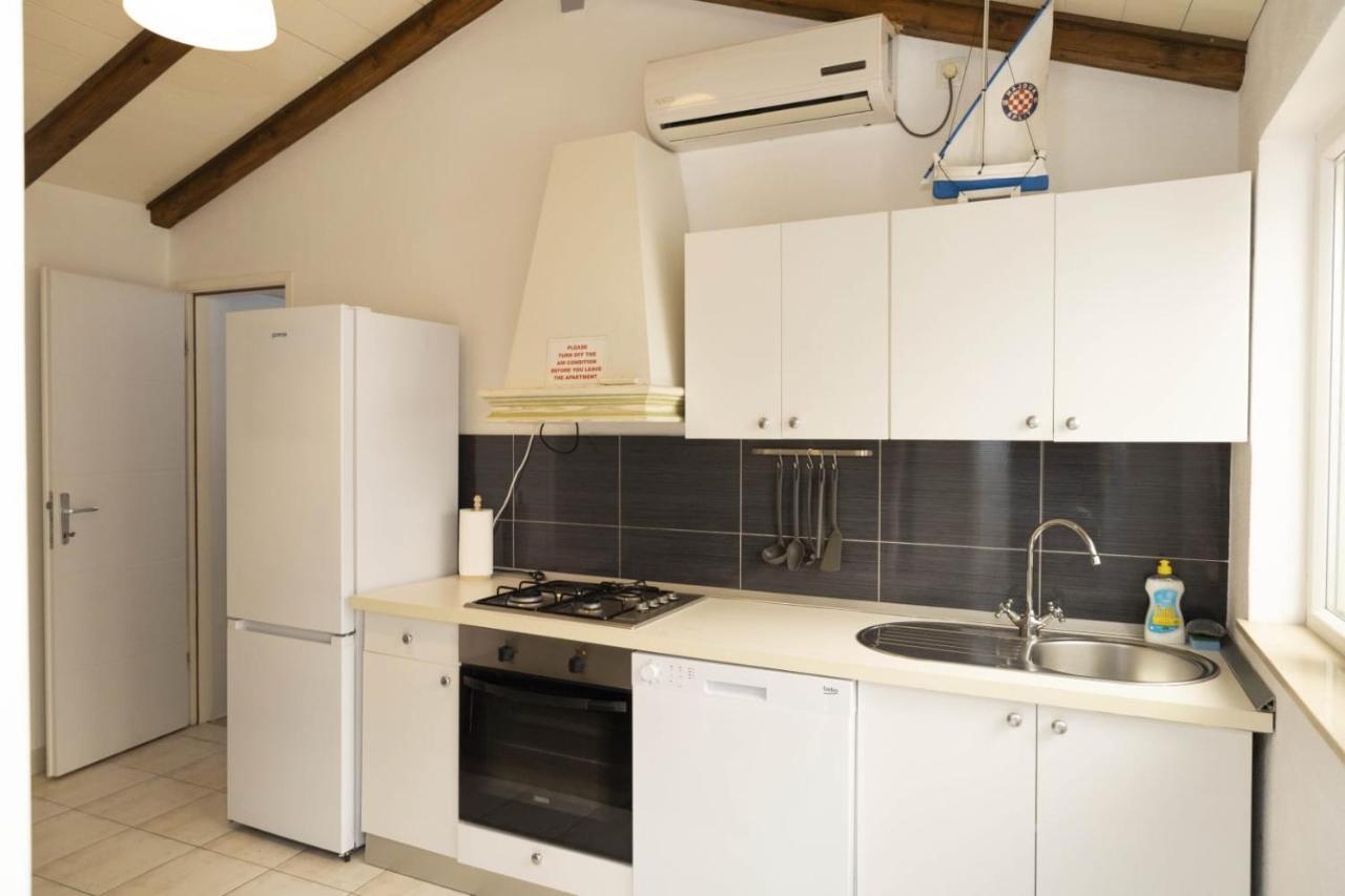 M&T Apartment Supetar Ngoại thất bức ảnh